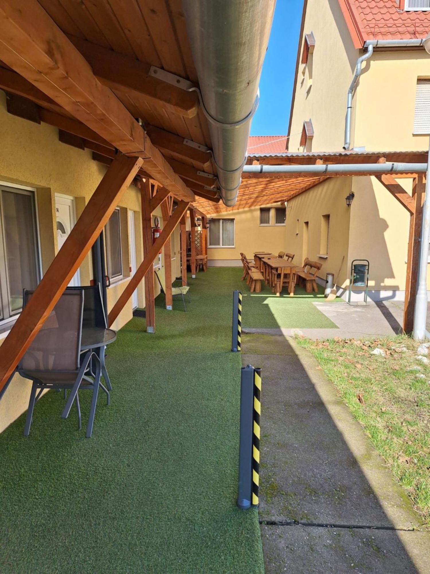 Bed and Breakfast Fenyo Panzio Mezőkövesd Exteriér fotografie