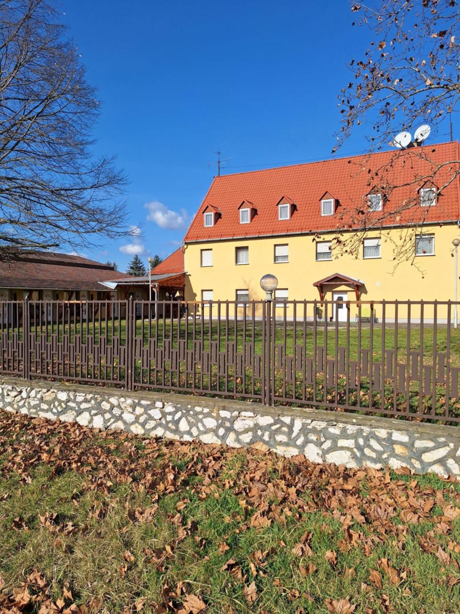 Bed and Breakfast Fenyo Panzio Mezőkövesd Exteriér fotografie